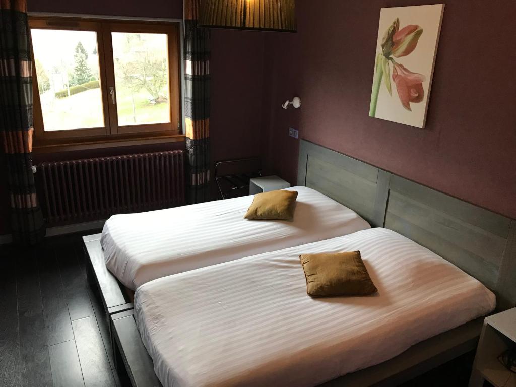 Postel nebo postele na pokoji v ubytování Hotel Restaurant Perle Des Vosges