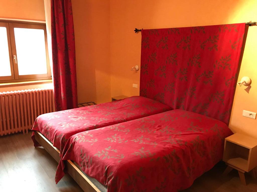 Postel nebo postele na pokoji v ubytování Hotel Restaurant Perle Des Vosges