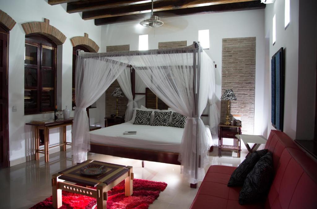 Postel nebo postele na pokoji v ubytování Casa de Isabella, a Kali Hotel
