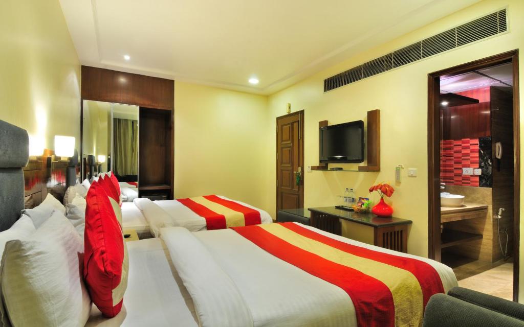 Postel nebo postele na pokoji v ubytování Hotel Aura - New Delhi Railway Station