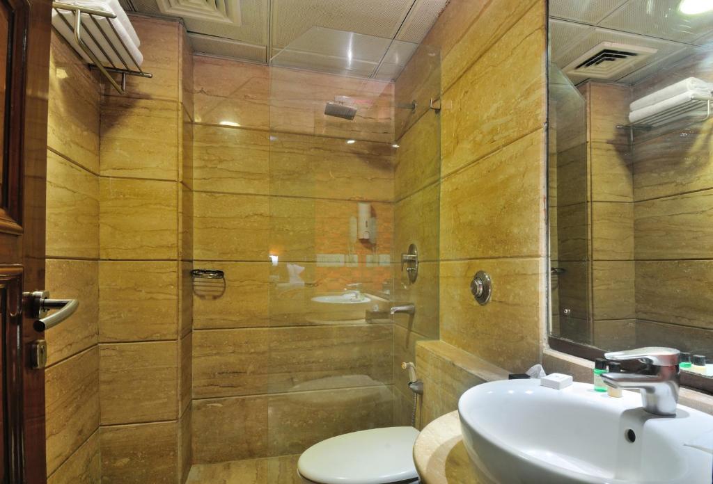 Koupelna v ubytování Hotel Aura - New Delhi Railway Station