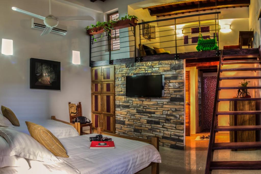 TV a/nebo společenská místnost v ubytování Casa de Leda, a Kali Hotel