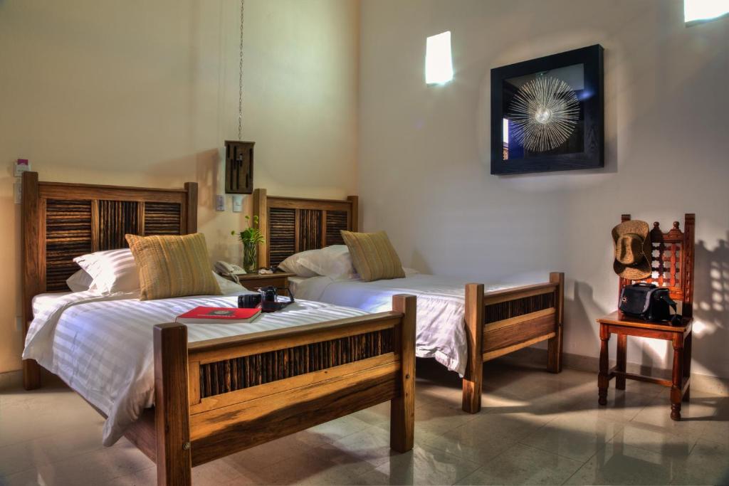 Postel nebo postele na pokoji v ubytování Casa de Leda, a Kali Hotel