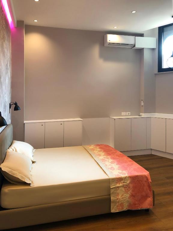 Кровать или кровати в номере Europa Apartment