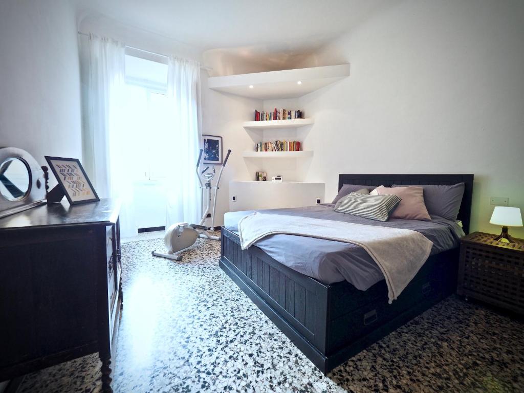 a bedroom with a large bed and a window at DIMORA DI FAMAGOSTA CENTRO - GENOVABNB it in Genoa