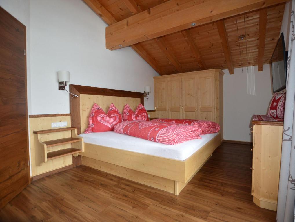 Ein Bett oder Betten in einem Zimmer der Unterkunft Apart Lorenz