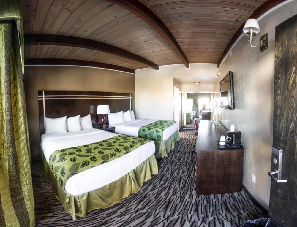 Ένα ή περισσότερα κρεβάτια σε δωμάτιο στο Motel Capri