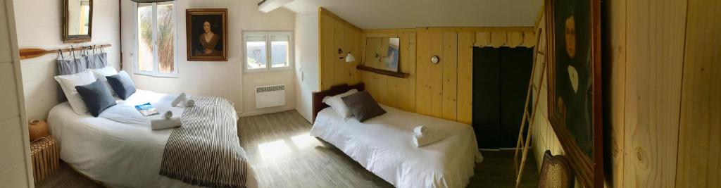Postel nebo postele na pokoji v ubytování Hôtel Le Caillebotis