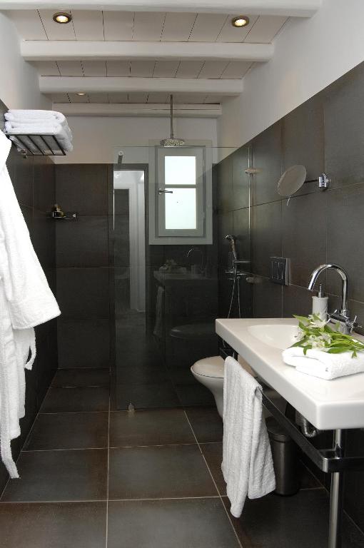 Koupelna v ubytování Kapetan Tasos Suites