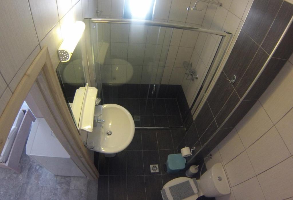Koupelna v ubytování Agios Pavlos Hotel