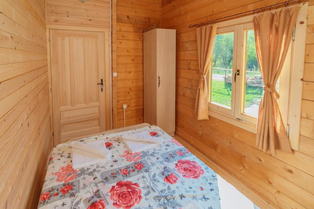 Postel nebo postele na pokoji v ubytování Orahovo Cottages