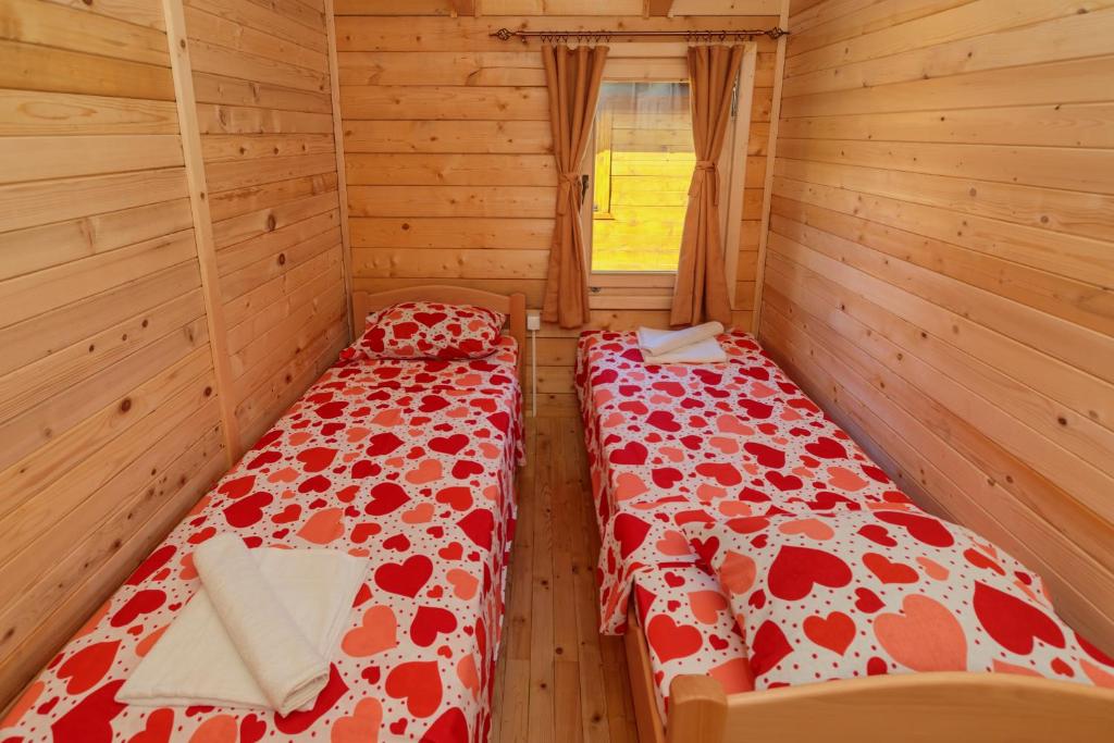 Postel nebo postele na pokoji v ubytování Orahovo Cottages
