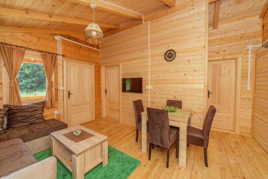 TV a/nebo společenská místnost v ubytování Orahovo Cottages