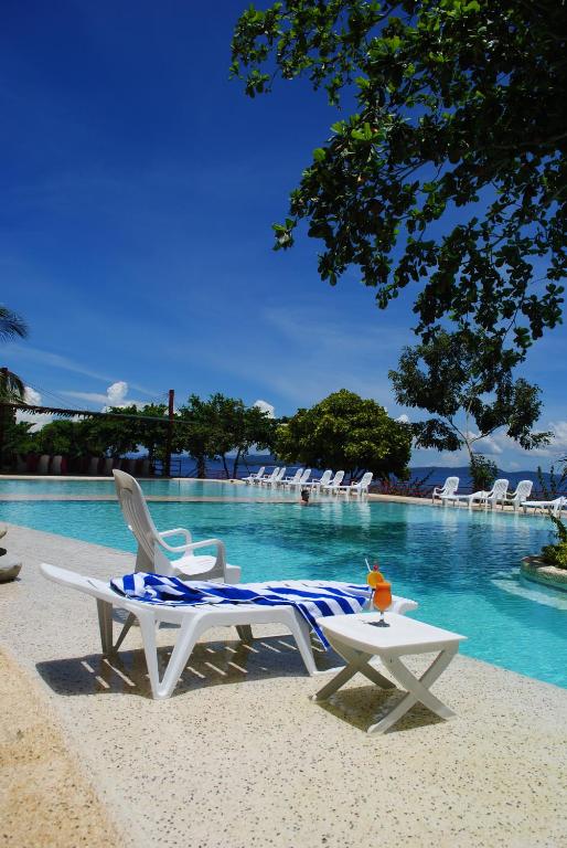 Bazén v ubytování Almont Beach Resort nebo v jeho okolí