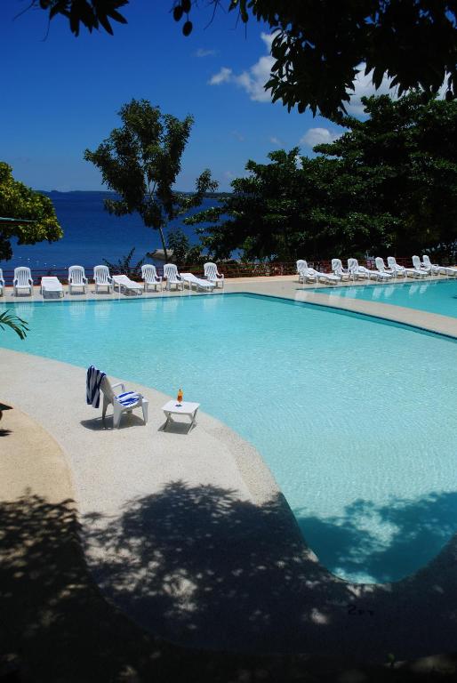 Bazén v ubytování Almont Beach Resort nebo v jeho okolí