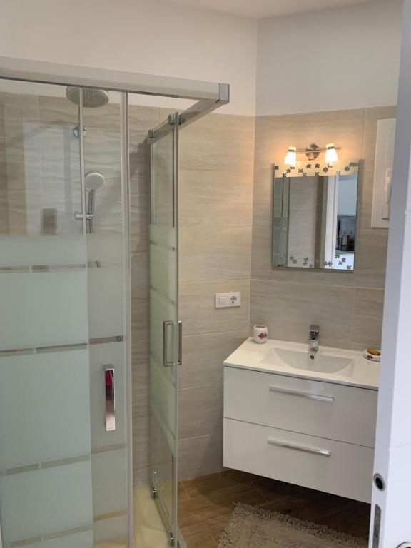 A bathroom at Paseo Marítimo, Los Cristianos Over the sea FREE WIFI