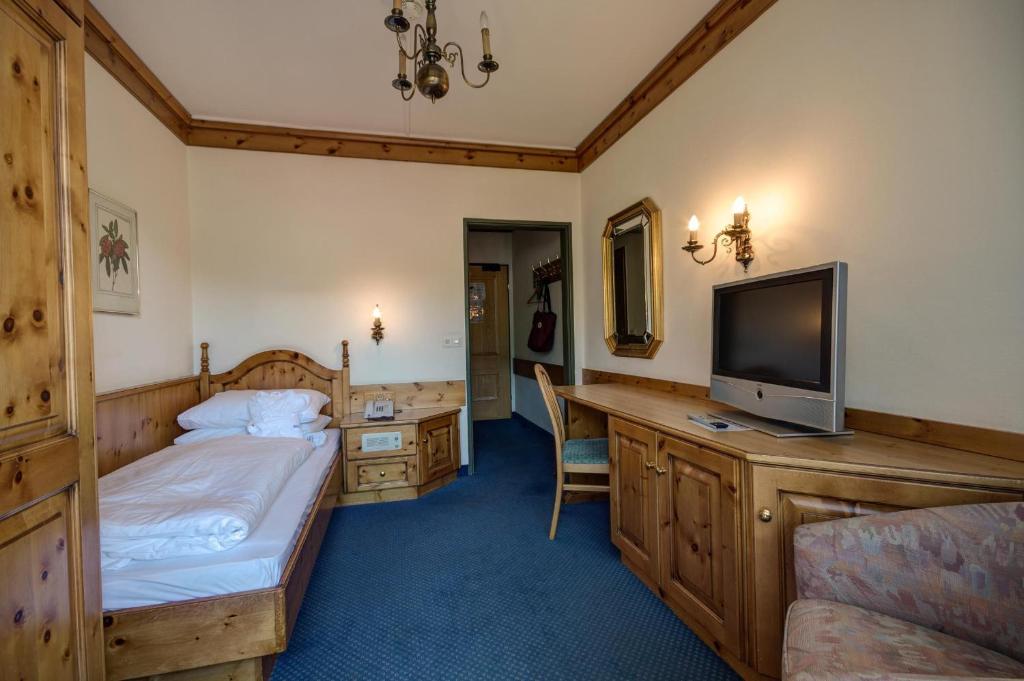 TV a/nebo společenská místnost v ubytování Hotel Alpina - Thermenhotels Gastein