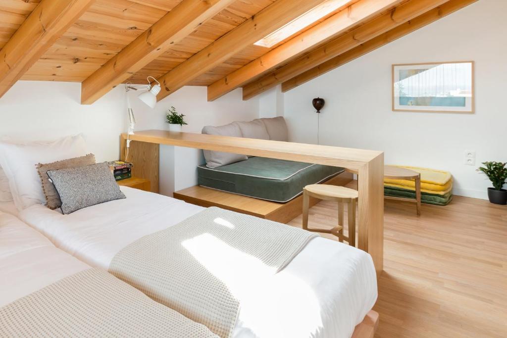 Postel nebo postele na pokoji v ubytování Fos Villa, a Luxe House with Private Heated Pool