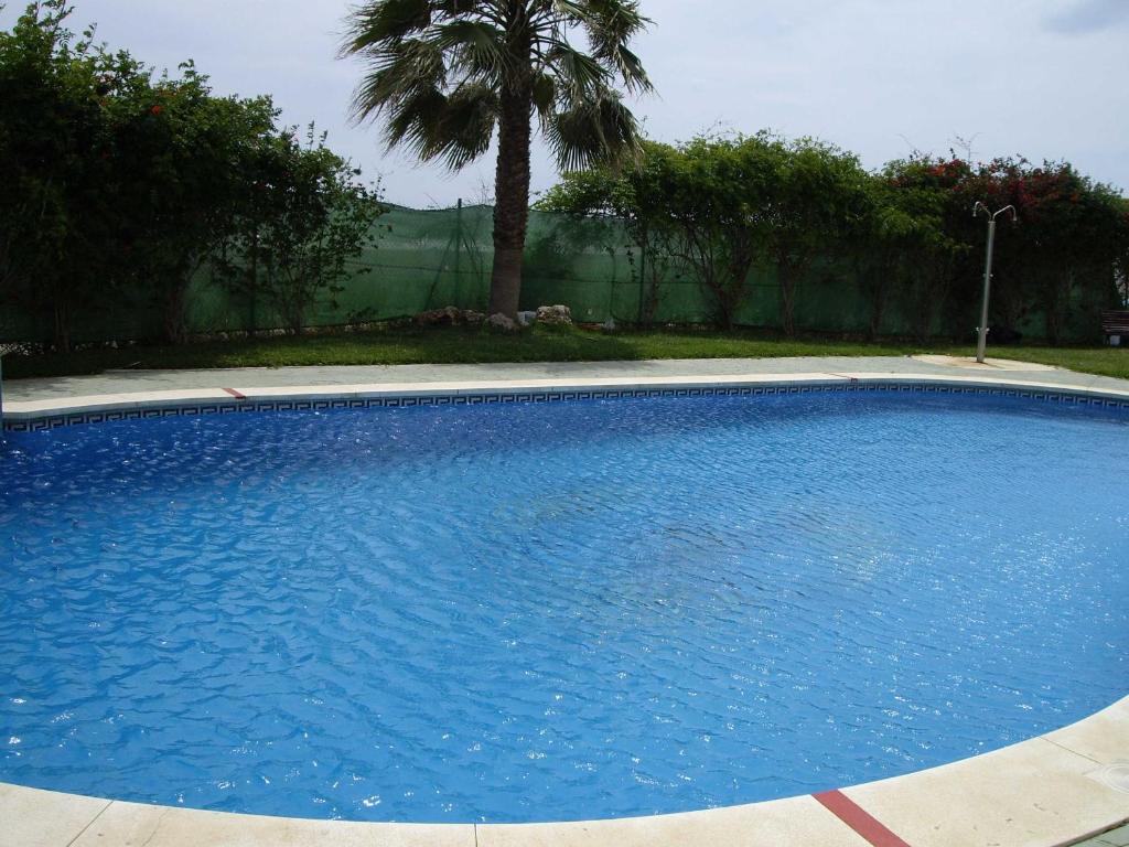 The swimming pool at or close to exclusivo Atico en primera línea de playa