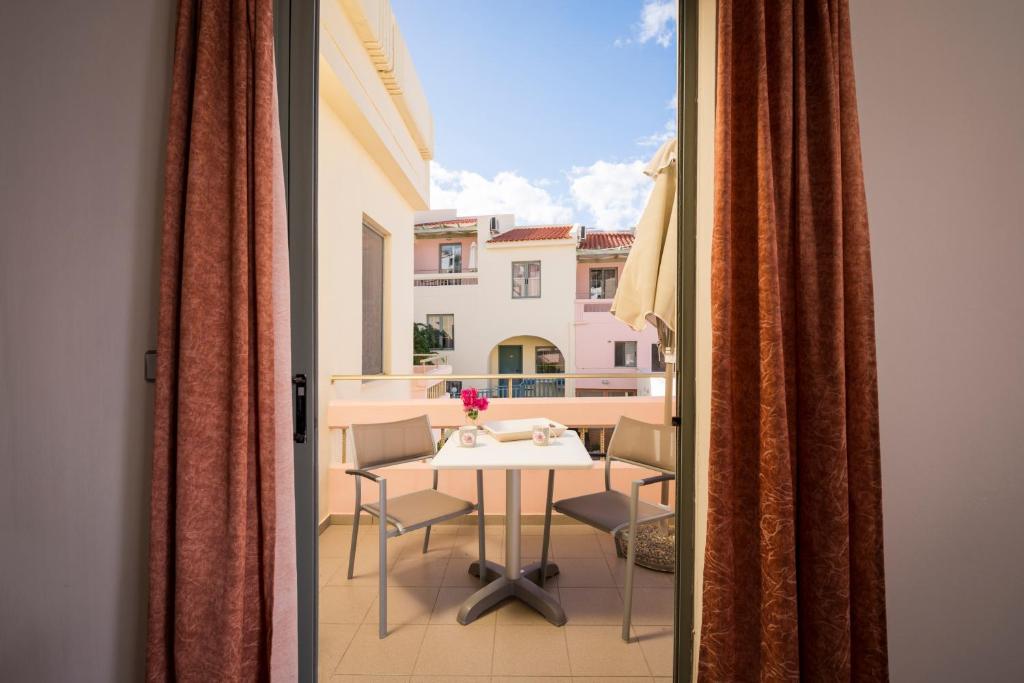 A balcony or terrace at Mistrali Suites & Apartments