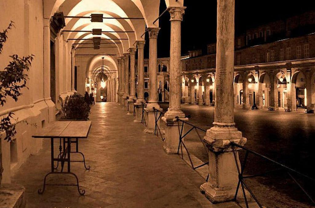 A restaurant or other place to eat at Appartamento a Palazzo Vinci