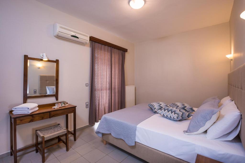 A bed or beds in a room at Mistrali Suites & Apartments