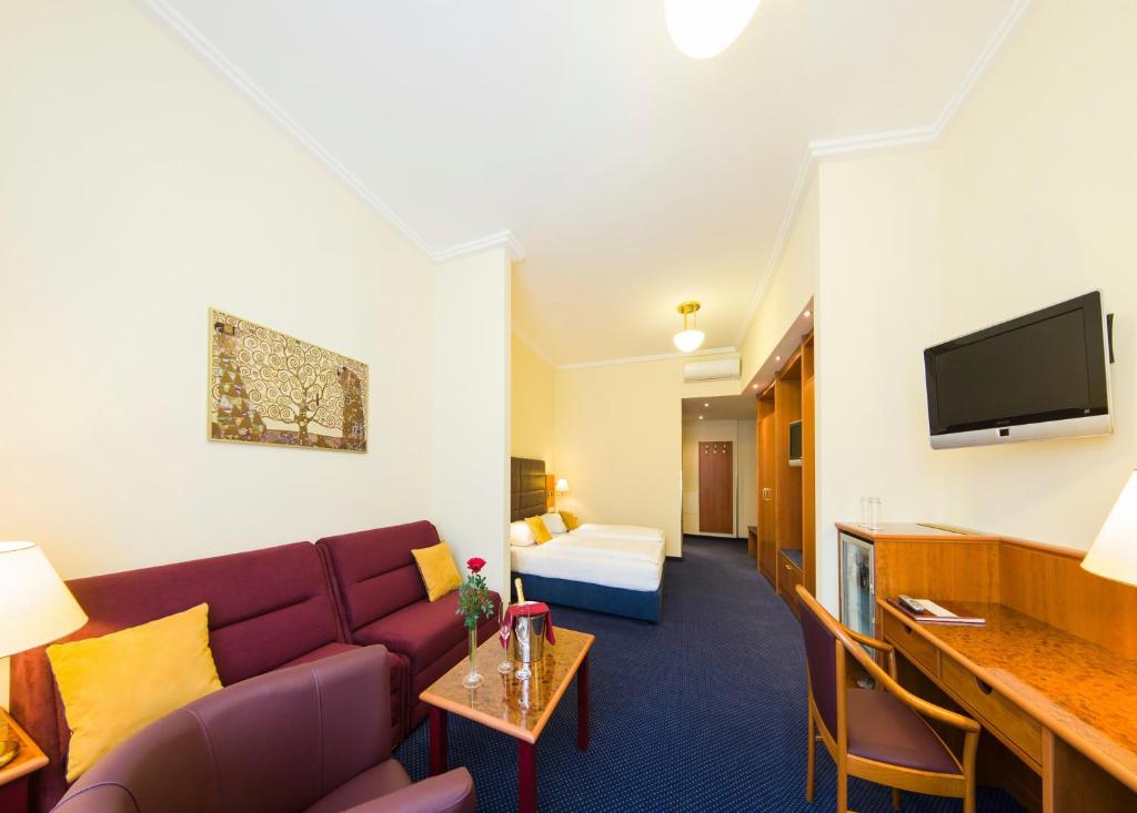 TV a/nebo společenská místnost v ubytování Austria Classic Hotel Wien