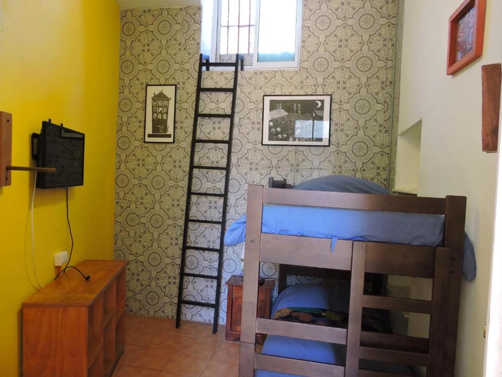 TV a/nebo společenská místnost v ubytování Hostal Casa Verde Limón