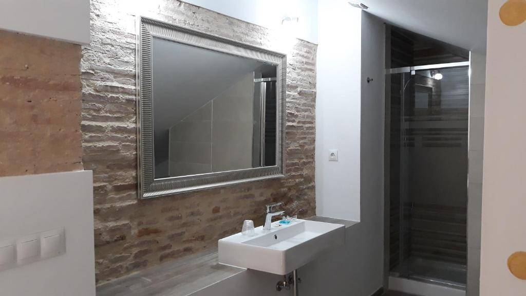 Koupelna v ubytování Puerta Alameda Suites