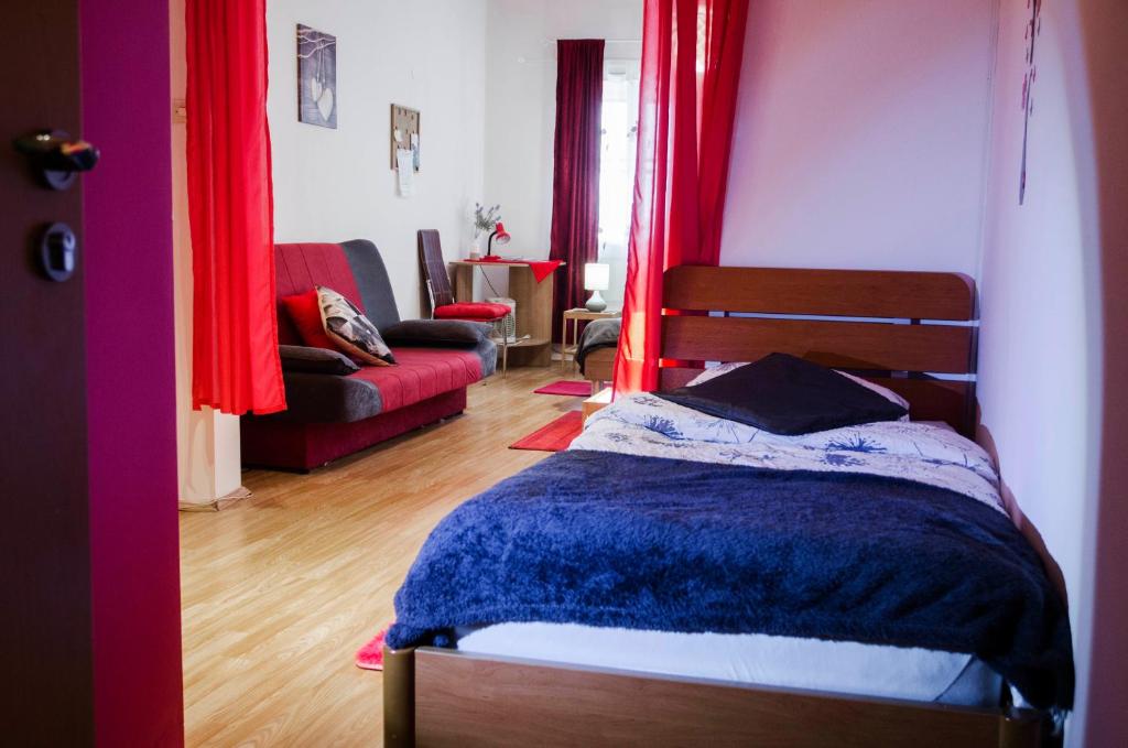 Postel nebo postele na pokoji v ubytování Rooms and Apartment Veral-KA
