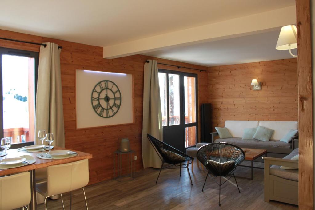 a living room with a table and chairs and a couch at Carene - Belle plagne - 8 personnes in Belle Plagne