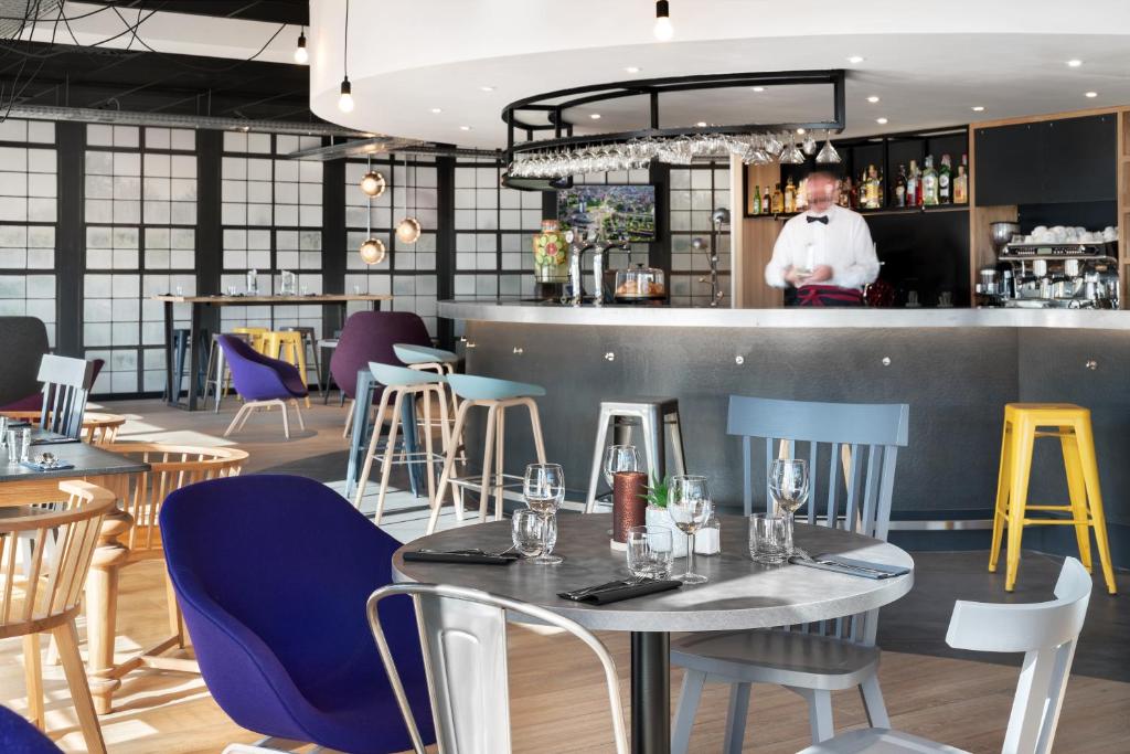 Lounge nebo bar v ubytování Campanile Katowice