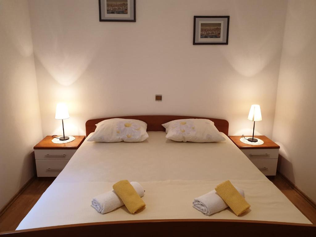 Posteľ alebo postele v izbe v ubytovaní Apartments Kuzman