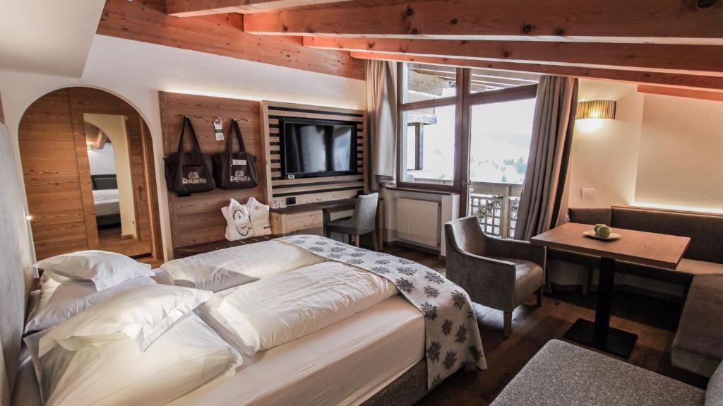 Voodi või voodid majutusasutuse Dolasilla Mountain Panoramic Wellness Hotel toas