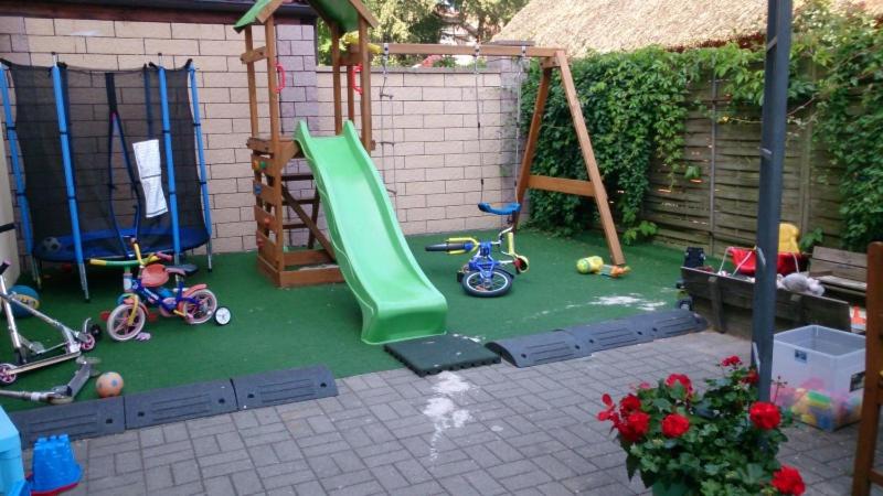 Herní místnost nebo prostor pro děti v ubytování PATIO dom gościnny