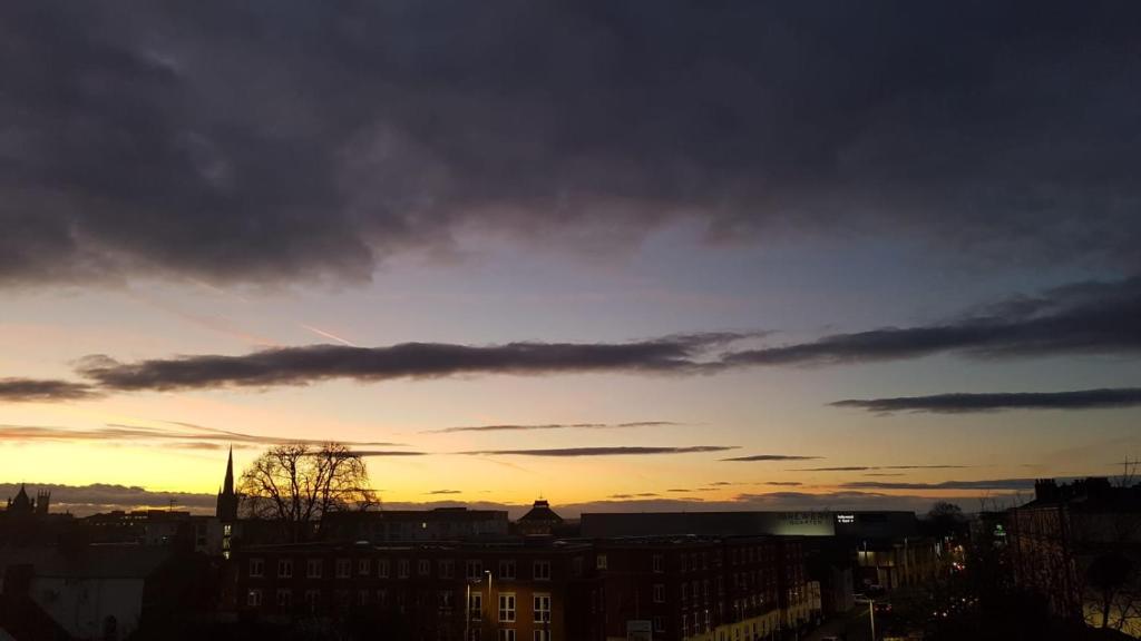 a view of a city at sunset at Central Penthouse with Hot Tub & Views 23 in Cheltenham