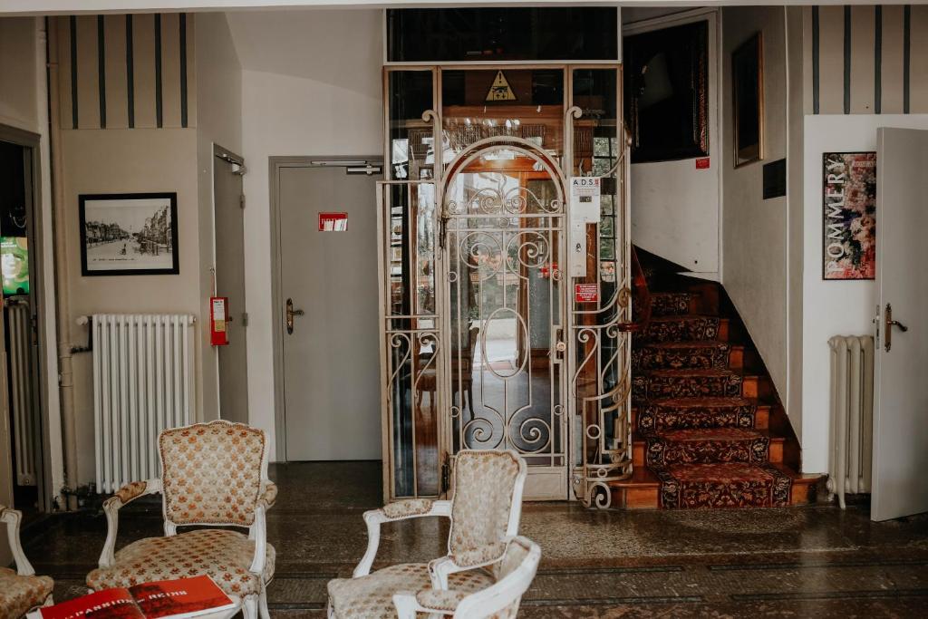 Hôtel Crystal Reims Centre - Resim 7