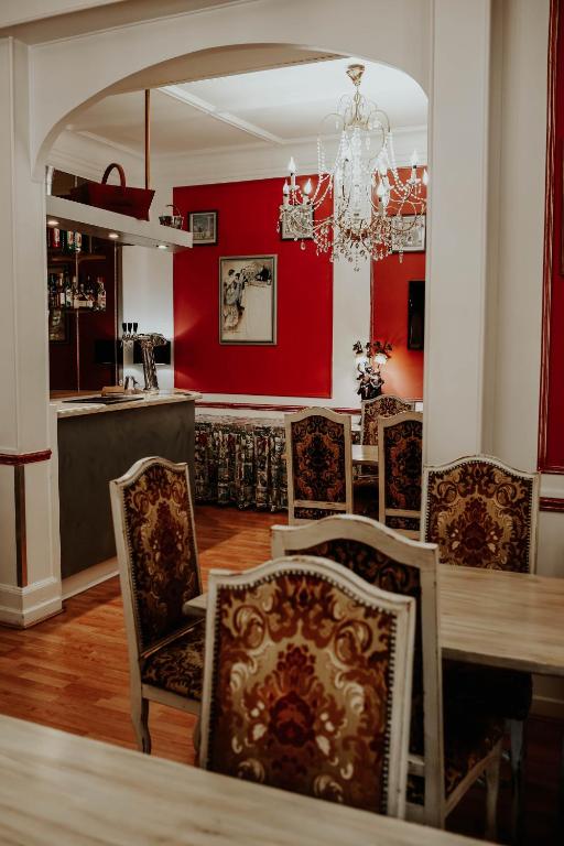 Kuchyň nebo kuchyňský kout v ubytování Hôtel Crystal Reims Centre
