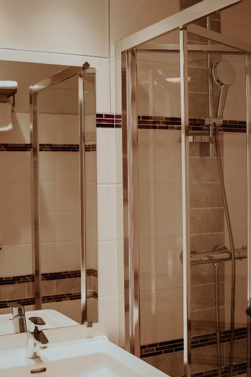 Hôtel Crystal Reims Centre - Resim 45