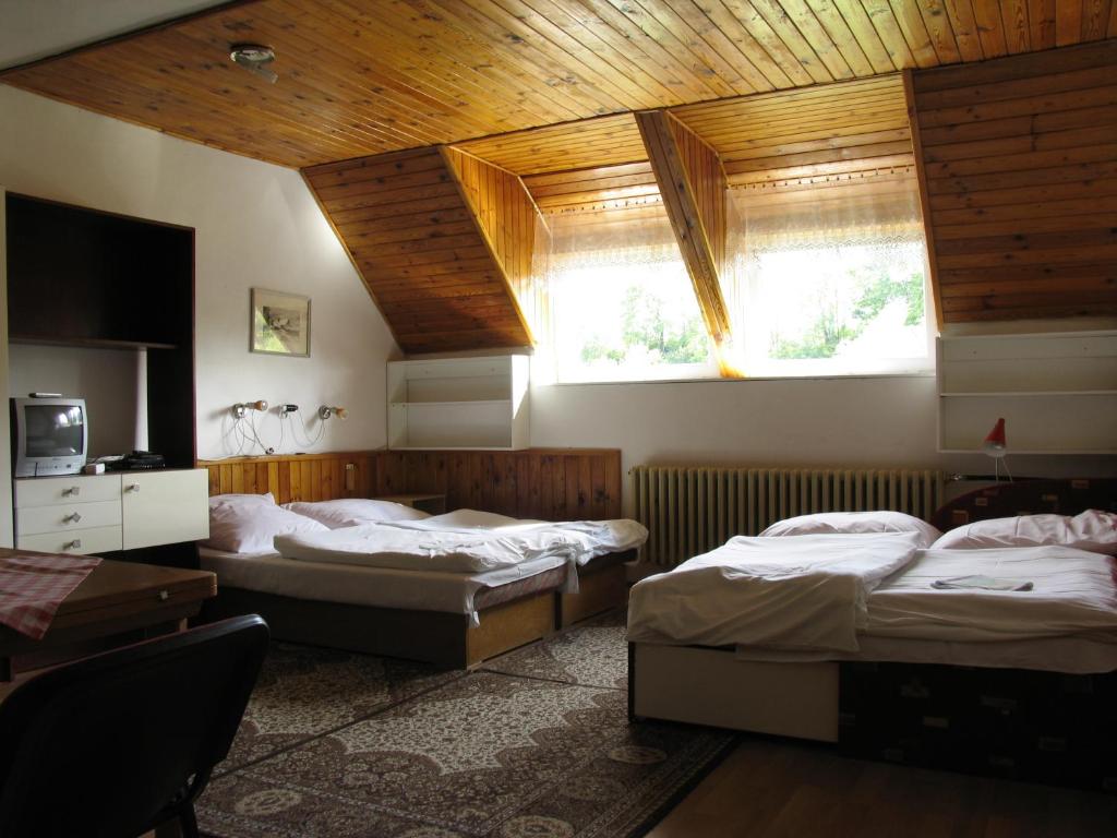 Tempat tidur dalam kamar di Ubytovanie 184, Bed and Braekfast 184