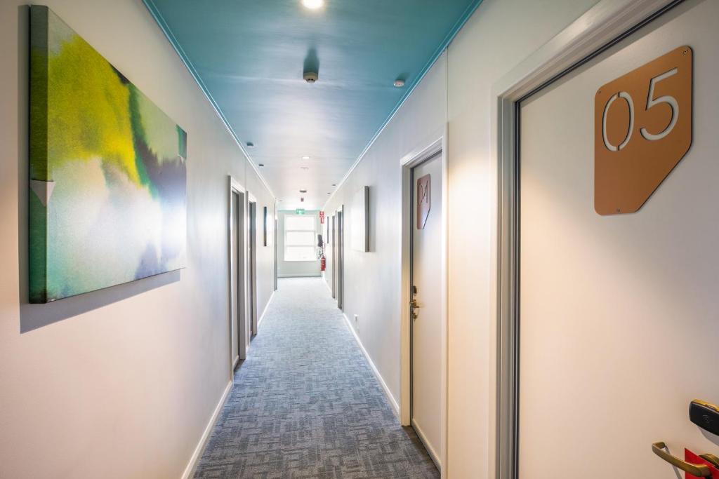 Nightcap at Hendon Hotel - Resim 33