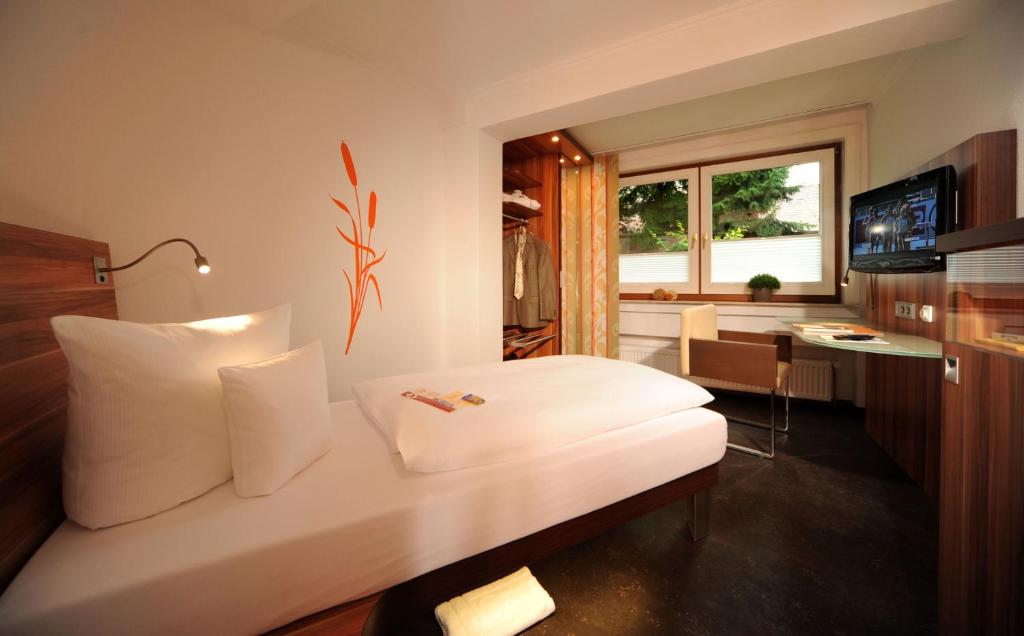 Postel nebo postele na pokoji v ubytování Hotel Celler Tor