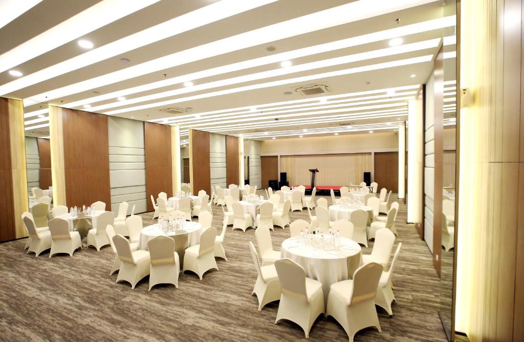 
a large room filled with tables and chairs at Cordela Hotel Cirebon in Cirebon
