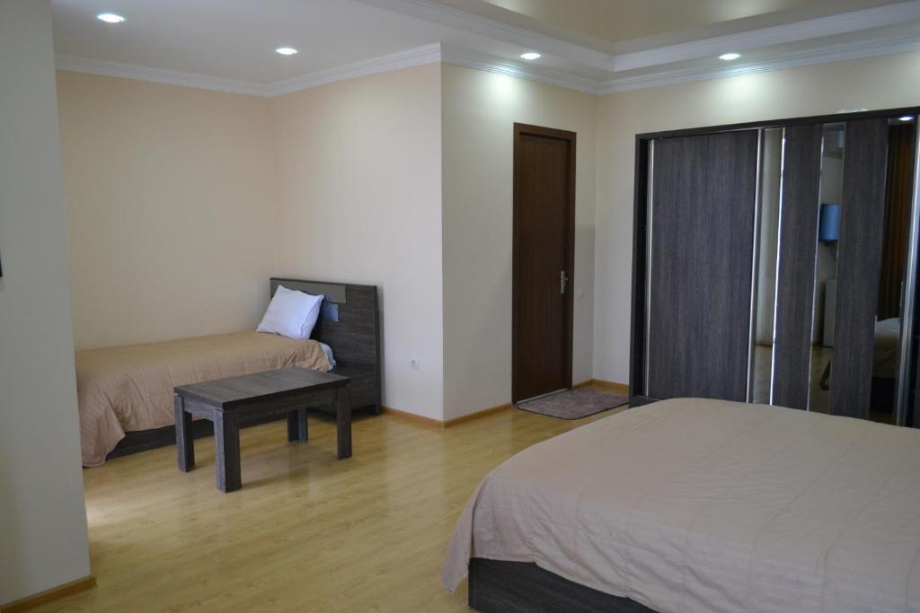 Postel nebo postele na pokoji v ubytování Hotel Skyline Batumi