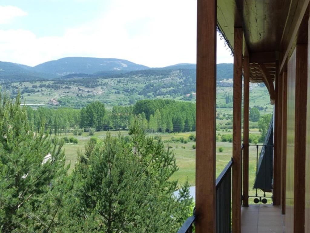 Nespecifikovaný výhled na hory nebo výhled na hory při pohledu z hotelu