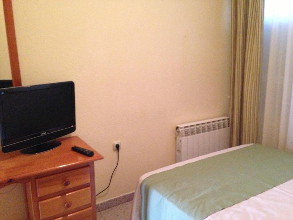Telewizja i/lub zestaw kina domowego w obiekcie Hotel Venta del Pobre