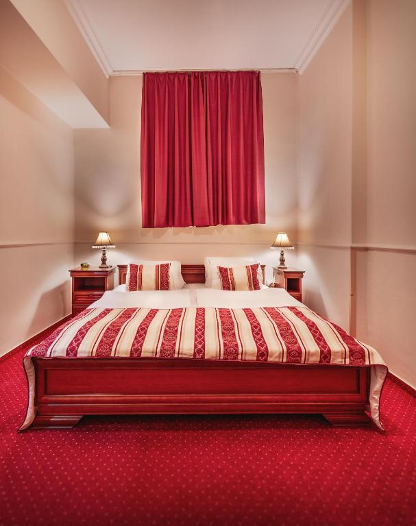 Hotel Capital with private wellness - Resim 37