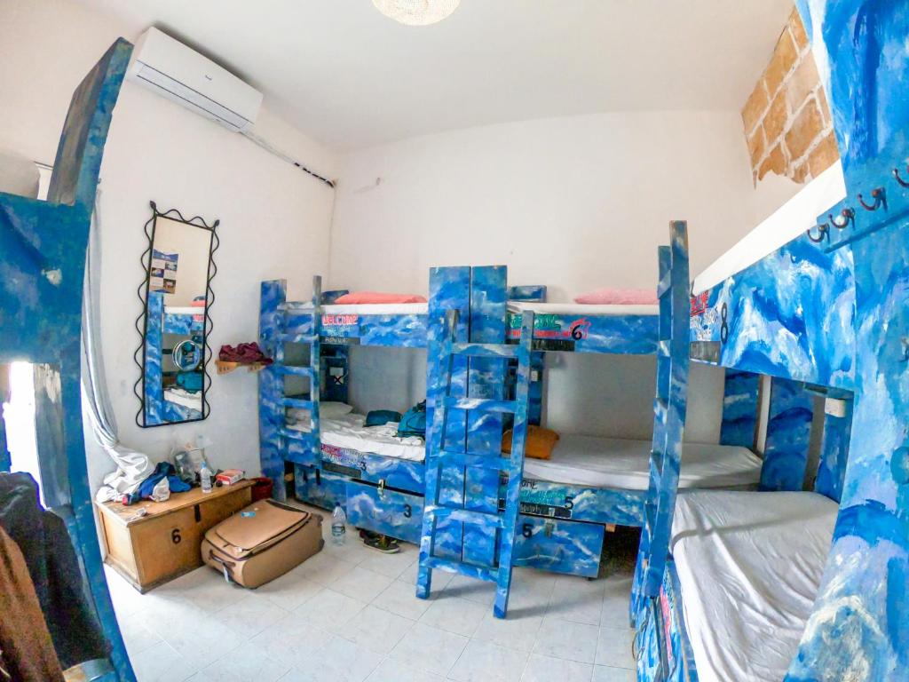 Palanda nebo palandy na pokoji v ubytování Hostel Malti Budget