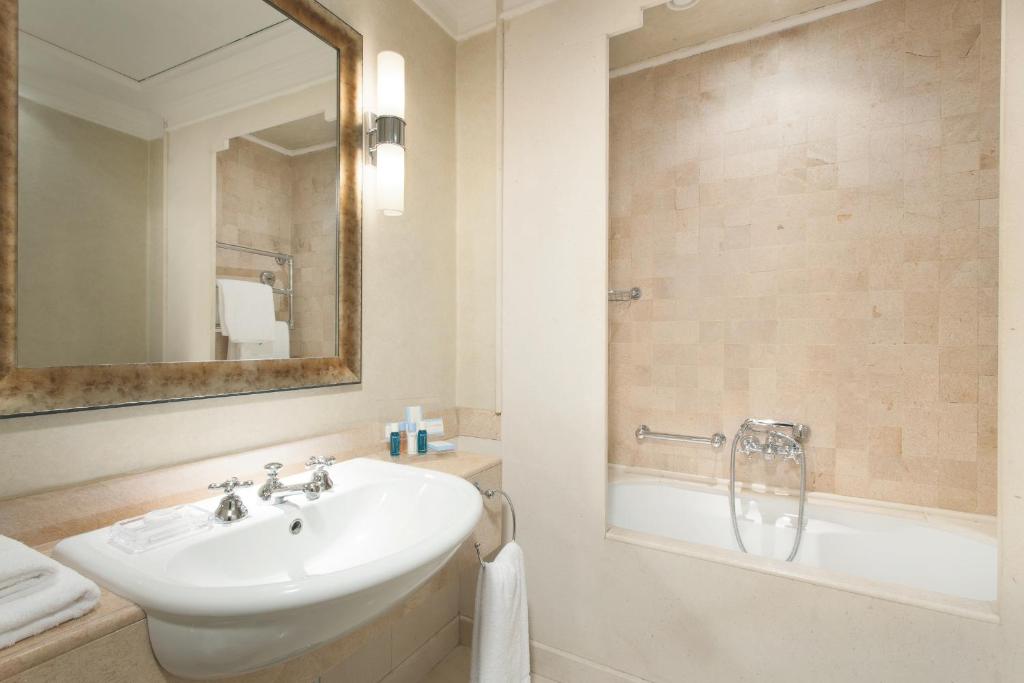 Koupelna v ubytování Stendhal Hotel
