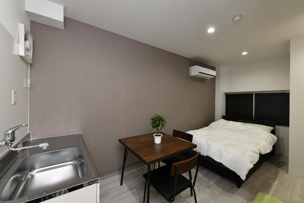Postel nebo postele na pokoji v ubytování Suzumaru Hotel